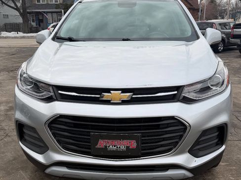 Used 2018 Chevrolet Trax LT w/ LT Convenience Package image 6