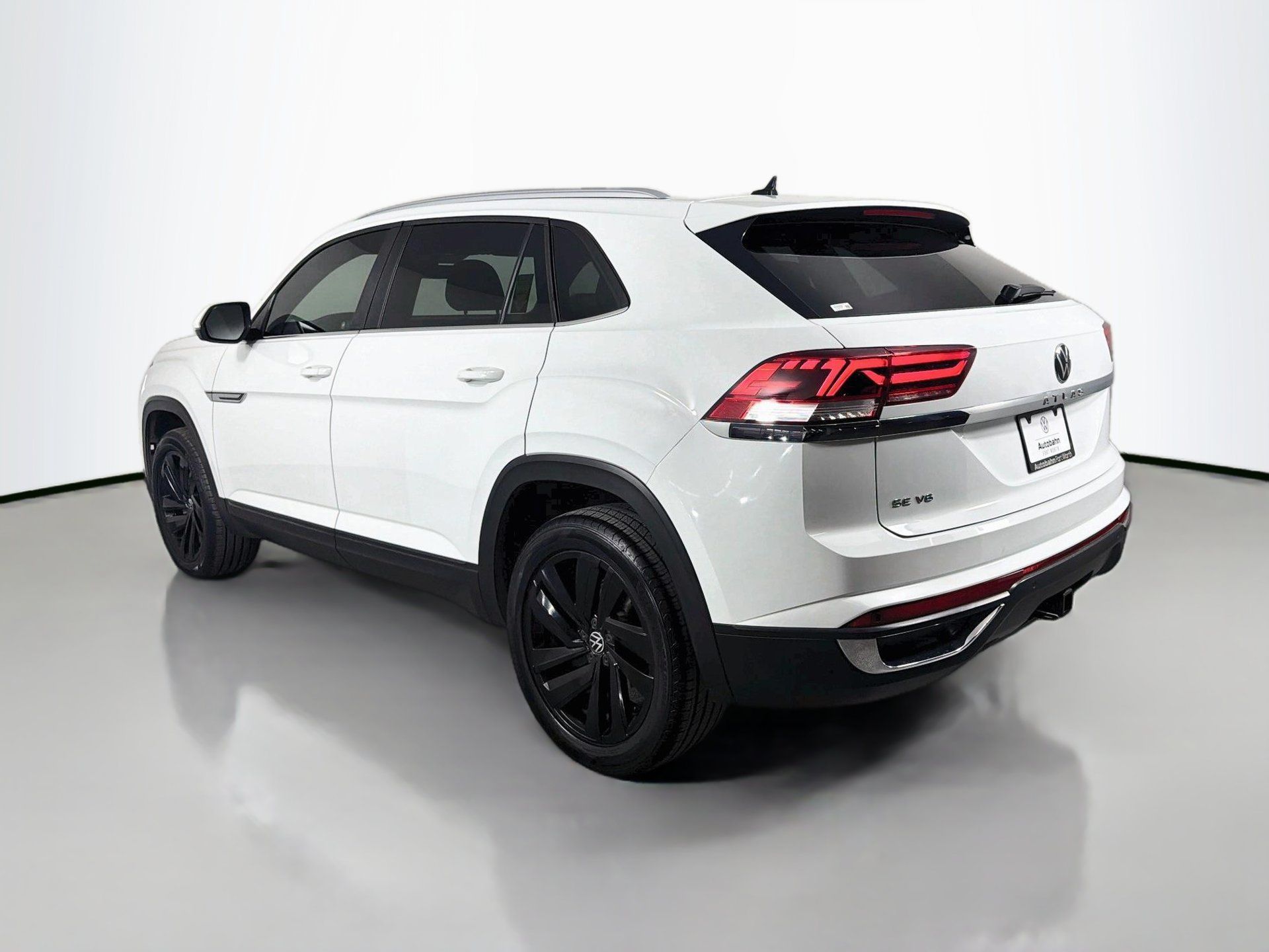 Used 2022 Volkswagen Atlas Cross Sport SE FWD image 7