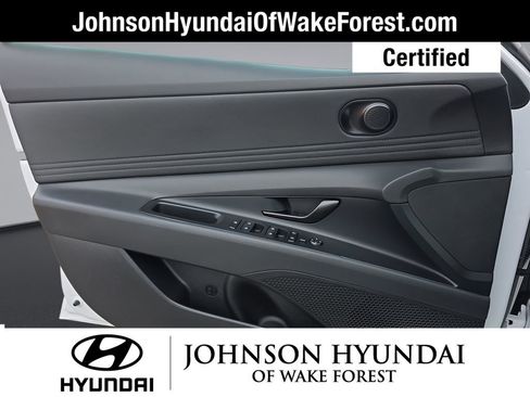 Certified 2025 Hyundai Elantra SEL image 33