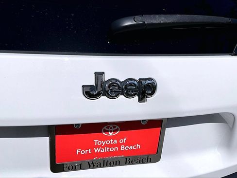 Used 2020 Jeep Cherokee Latitude FWD image 25