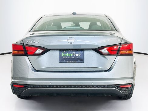 Used 2025 Nissan Altima 2.5 SV image 7