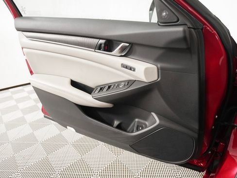 Used 2021 Honda Accord Touring image 12