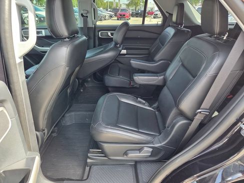 Used 2021 Ford Explorer XLT w/ Equipment Group 202A RWD image 5