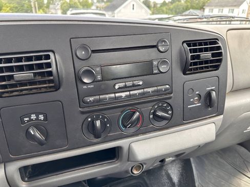 Used 2006 Ford F250 XL AWD/4WD image 16