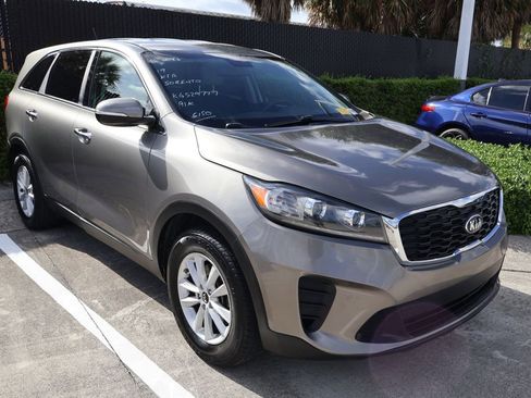 Used 2019 Kia Sorento FWD image 6