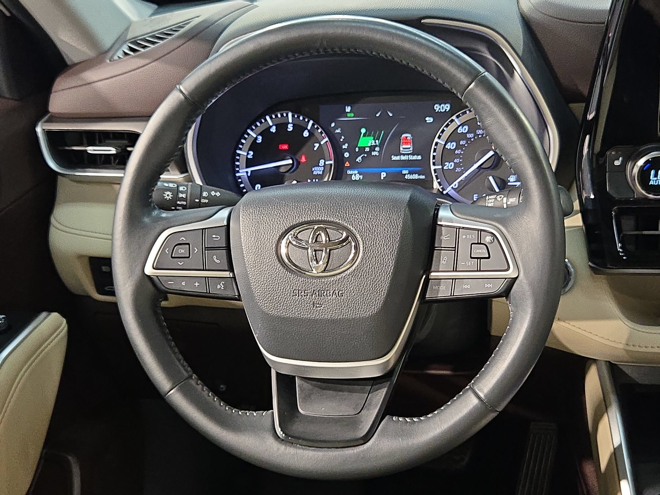 Used 2022 Toyota Highlander XLE FWD image 27