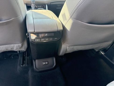 Used 2023 Toyota Highlander L FWD image 33