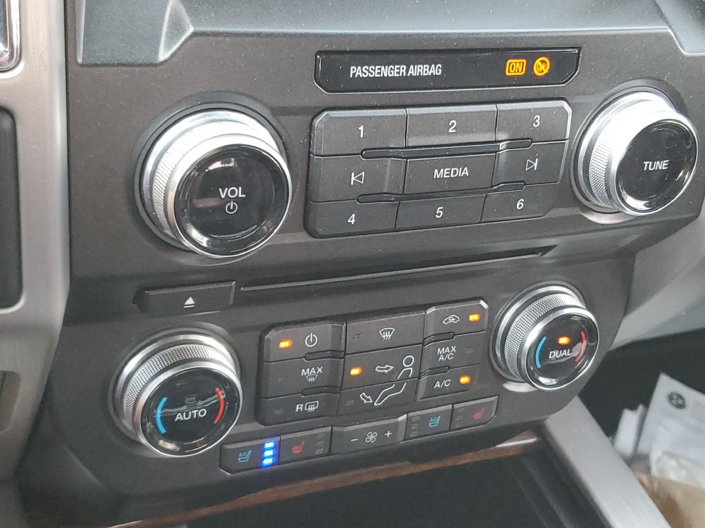 Used 2017 Ford F350 Platinum w/ FX4 Off-Road Package AWD/4WD image 28