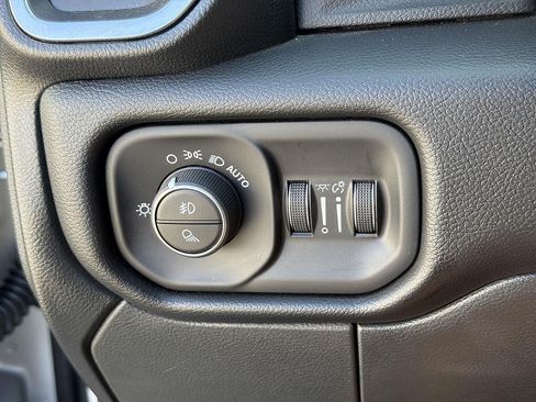 Used 2026 RAM 2500 Laramie AWD/4WD image 17