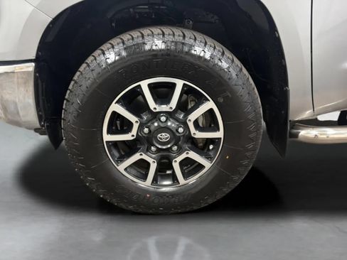 Used 2018 Toyota Tundra SR5 AWD/4WD image 29