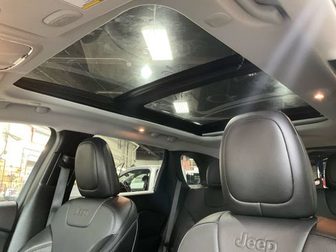 Used 2022 Jeep Cherokee Limited AWD/4WD image 23