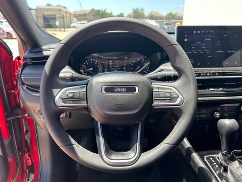Used 2024 Jeep Compass Latitude w/ Altitude Special Edition AWD/4WD image 12