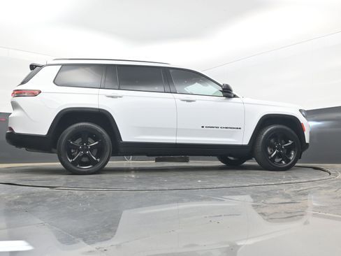 Used 2024 Jeep Grand Cherokee L Laredo image 25