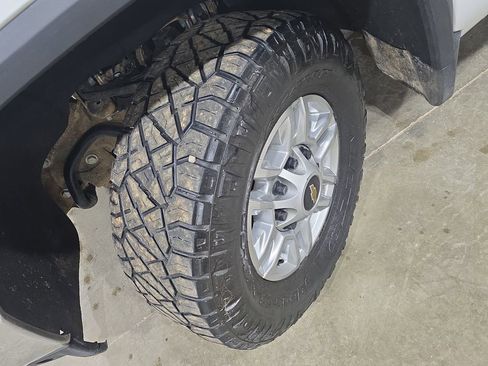 Used 2023 Chevrolet Silverado 2500 LT image 32