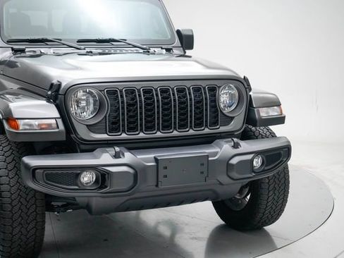 Used 2025 Jeep Gladiator Sport AWD/4WD image 9