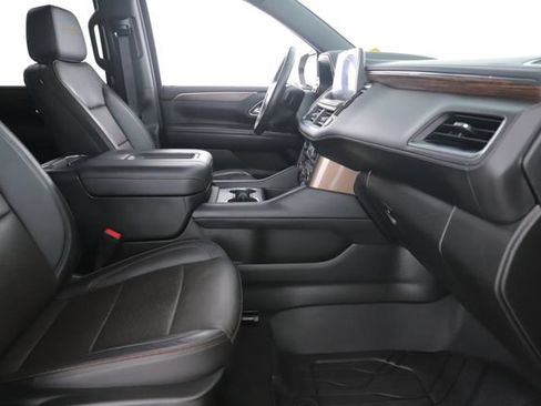 Used 2024 Chevrolet Suburban High Country AWD/4WD image 38
