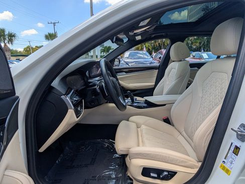 Used 2023 BMW 530i w/ Premium Package RWD image 9