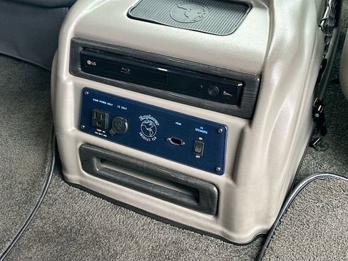 Used 2022 Chevrolet Express 2500 w/ Enhanced Convenience Package image 16