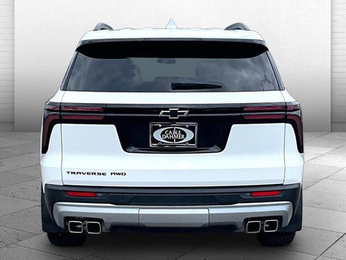 Used 2025 Chevrolet Traverse LT w/ Enhanced Driving Package AWD/4WD image 3