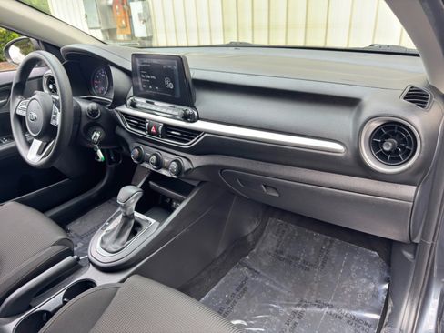 Used 2020 Kia Forte LXS FWD image 12