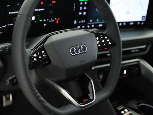 New 2025 Audi SQ5 Prestige image 16