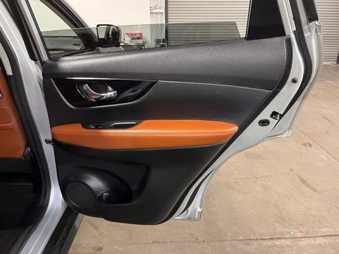 Used 2017 Nissan Rogue SL w/ SL Premium Package image 15