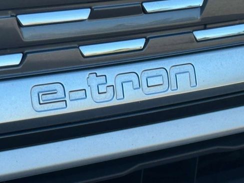 Used 2024 Audi Q4 e-tron Premium w/ Convenience Package image 41