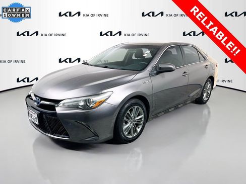 Used 2017 Toyota Camry SE image 3