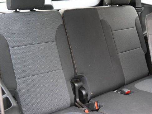 Used 2021 Chevrolet Traverse LS FWD image 18