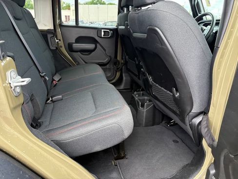 Used 2025 Jeep Wrangler Unlimited Rubicon AWD/4WD image 12