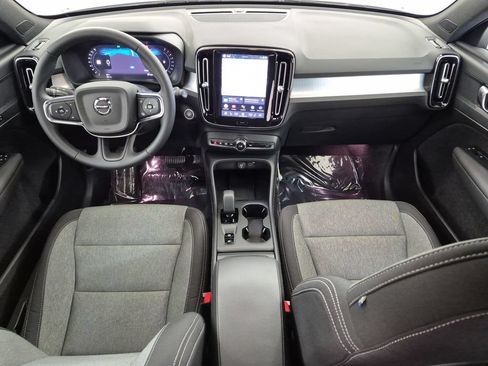 Used 2025 Volvo XC40 B5 Core AWD/4WD image 28