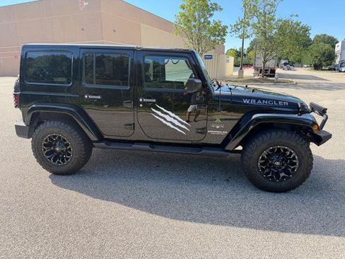 Used 2017 Jeep Wrangler Unlimited Sahara w/ Max Tow Package AWD/4WD image 35