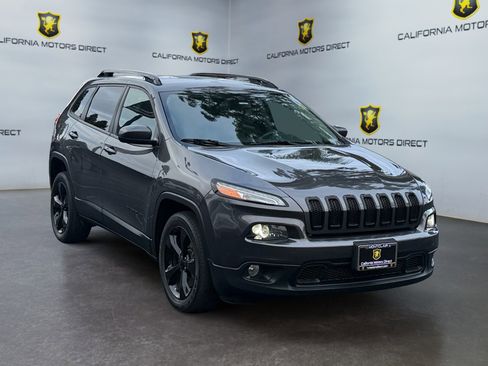 Used 2018 Jeep Cherokee Latitude w/ Altitude Package image 7