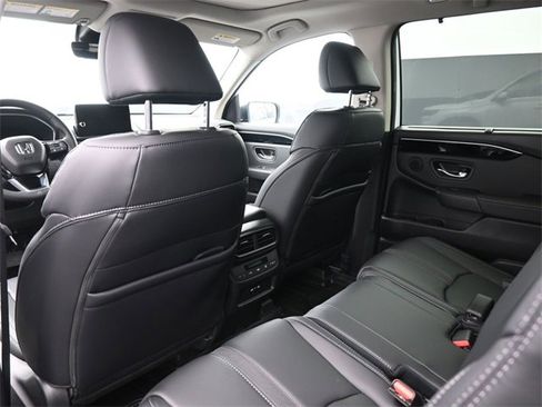 New 2025 Honda Pilot Touring image 10