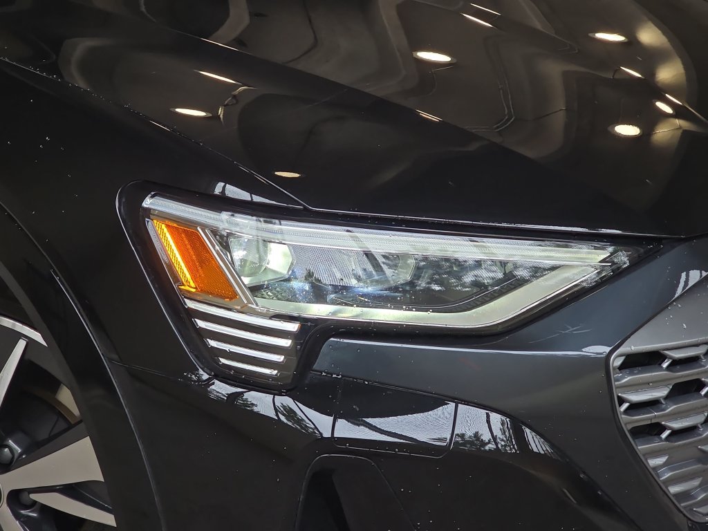 Used 2024 Audi Q8 e-tron Premium AWD/4WD image 31