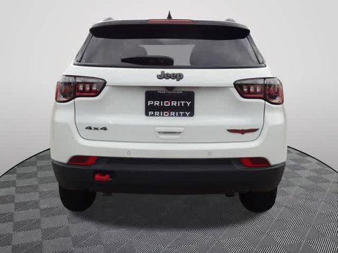 Used 2025 Jeep Compass Trailhawk AWD/4WD image 3