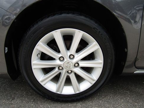 Used 2012 Toyota Camry XLE w/ Leather Pkg FWD image 12