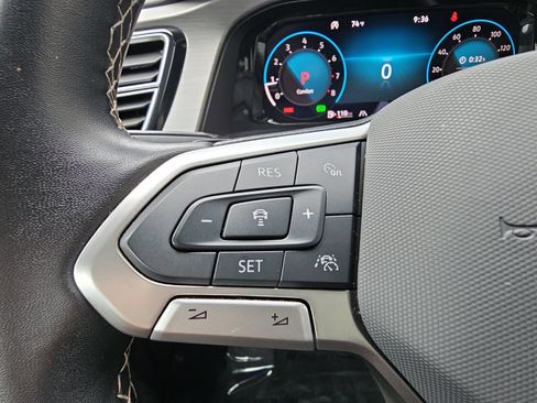 Certified 2024 Volkswagen Atlas Cross Sport SE FWD image 17