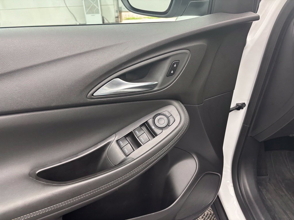 Used 2024 Buick Encore GX Preferred w/ Comfort Package FWD image 17