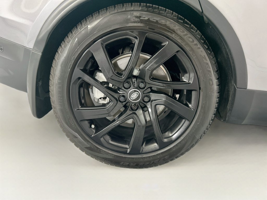 Certified 2025 Land Rover Discovery S AWD/4WD image 32