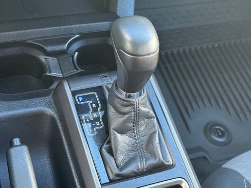 Used 2022 Toyota Tacoma TRD Off-Road AWD/4WD image 22