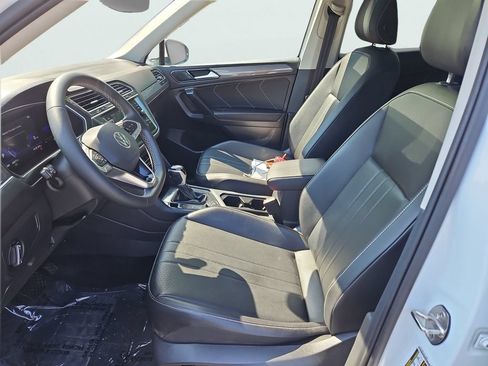 Used 2022 Volkswagen Tiguan SE AWD/4WD image 30