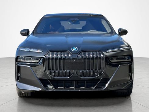Used 2023 BMW i7 xDrive60 w/ Executive Package 2 AWD/4WD image 8