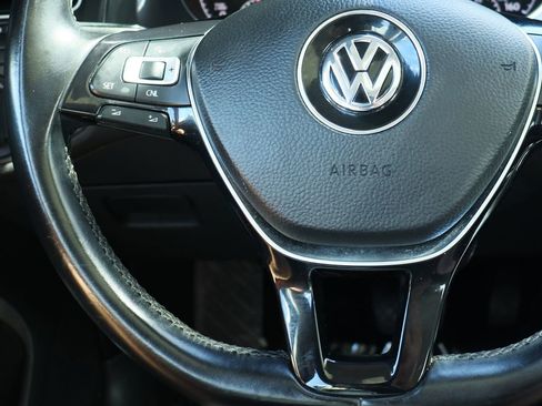 Used 2018 Volkswagen Golf SE image 53