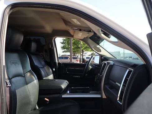 Used 2017 RAM 1500 Laramie RWD image 30