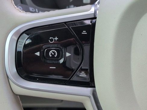 Used 2019 Volvo XC90 T6 Momentum w/ Protection Package AWD/4WD image 26