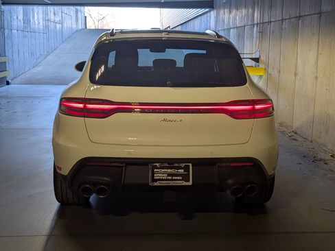 Certified 2025 Porsche Macan image 8