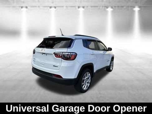 Used 2024 Jeep Compass Latitude AWD/4WD image 7