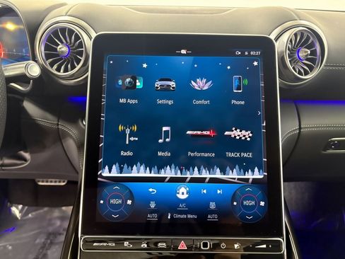 Used 2022 Mercedes-Benz SL 55 AMG 4MATIC w/ Driver Assistance Package image 20