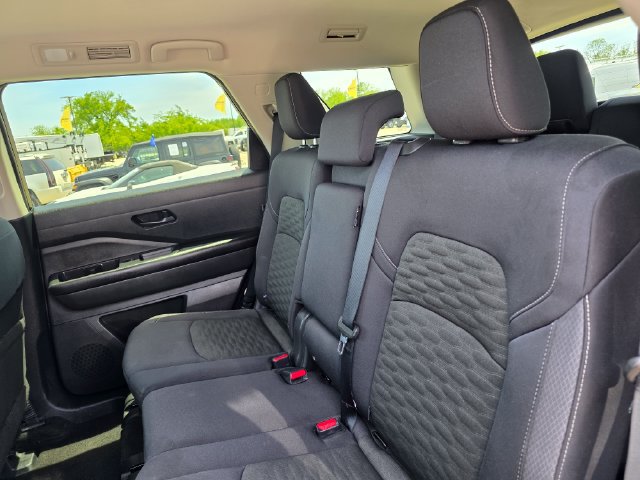 Used 2025 Nissan Pathfinder SV FWD image 30